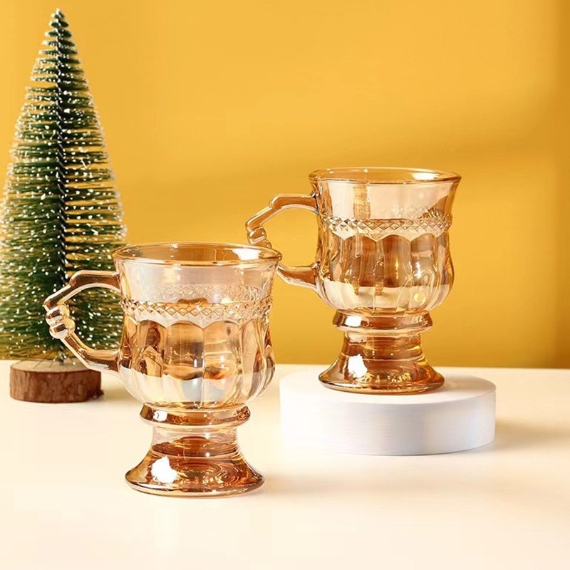 Pahar de vin din sticlă cu relief retro, mini în nuanță de chihlimbar, design feminin, suvenir
