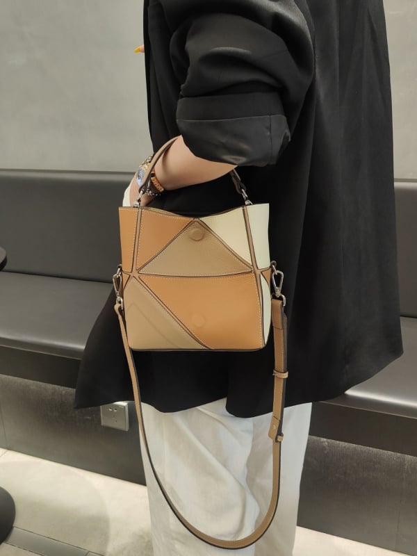 Mala bucket torba od prave kože s dijamantnim geometrijskim siluetom, crossbody s jednom naramenicom, za svakodnevnu upotrebu i posao.