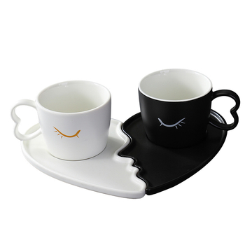 Set ceramic cești de cafea și farfurioare pentru două persoane — pereche alb-negru, design minimalist modern