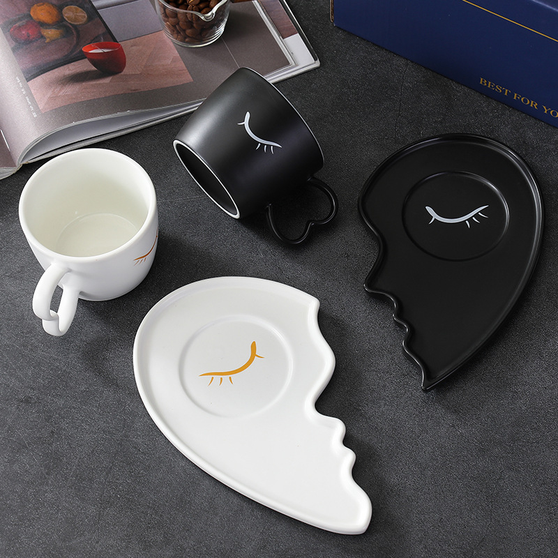 Set ceramic cești de cafea și farfurioare pentru două persoane — pereche alb-negru, design minimalist modern