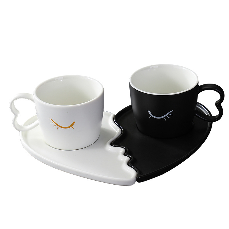 Set ceramic cești de cafea și farfurioare pentru două persoane — pereche alb-negru, design minimalist modern