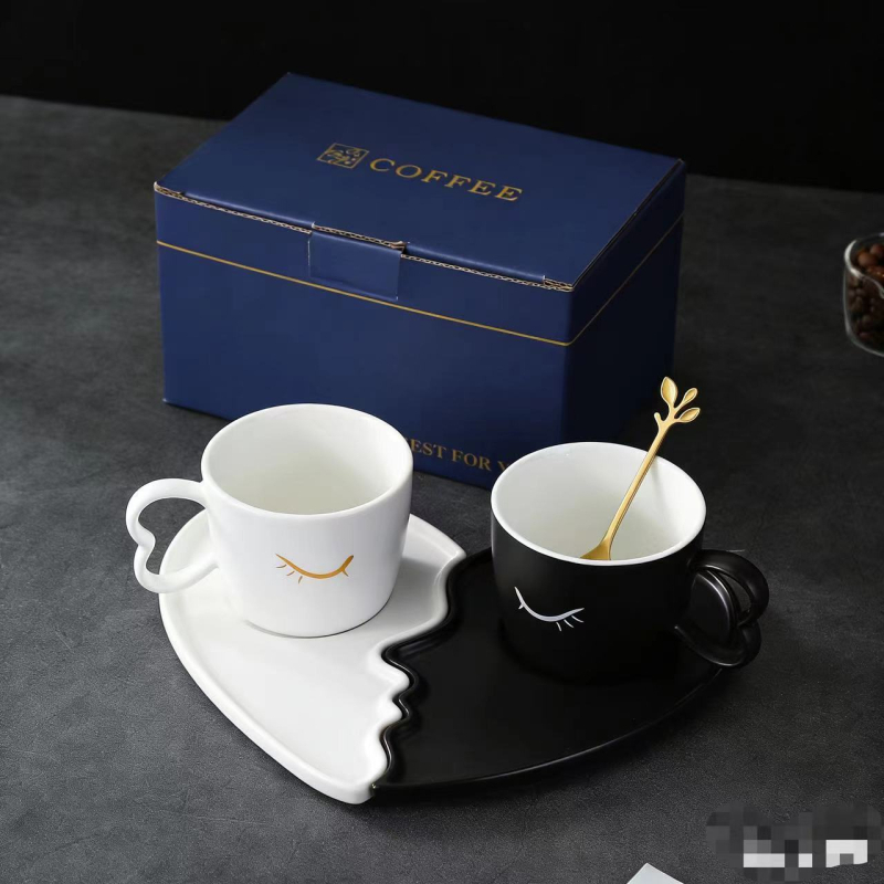 Set ceramic cești de cafea și farfurioare pentru două persoane — pereche alb-negru, design minimalist modern