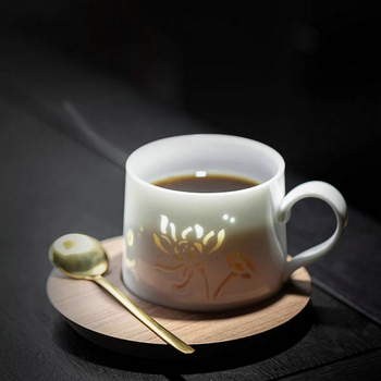 Set de cafea din ceramică cu farfuriu – elegant, în cutie cadou pentru femei
