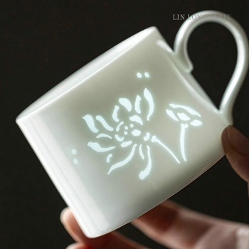 Set de cafea din ceramică cu farfuriu – elegant, în cutie cadou pentru femei