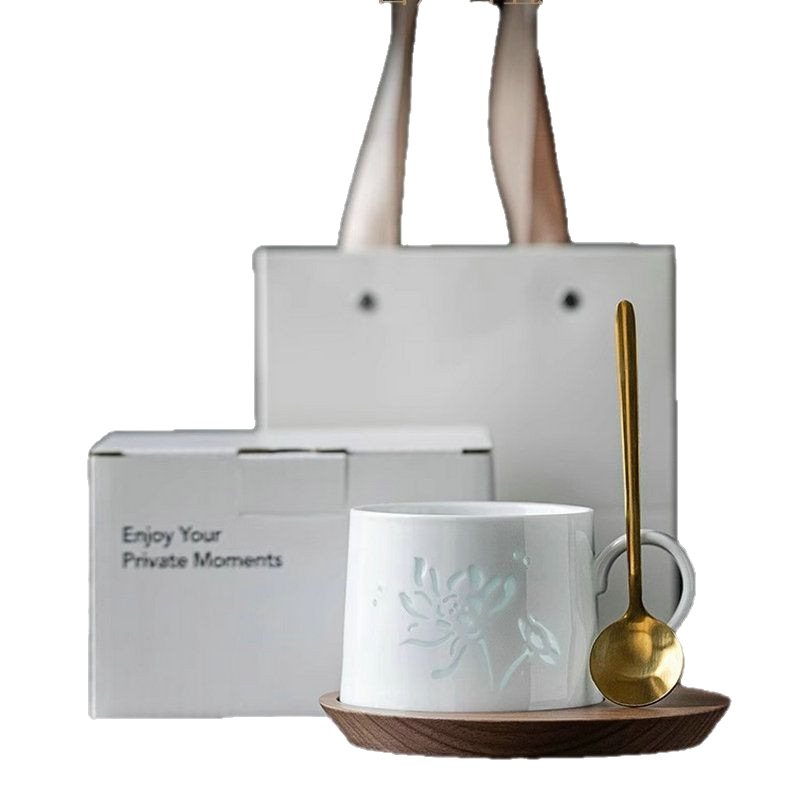 Set de cafea din ceramică cu farfuriu – elegant, în cutie cadou pentru femei