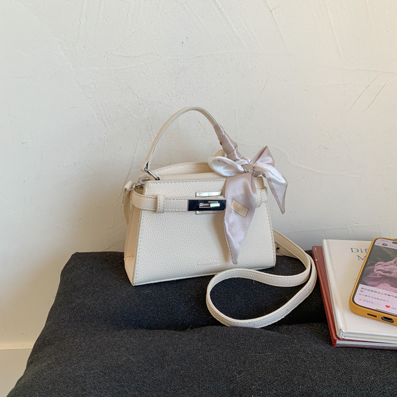 Ženska Kelly torbica od PU kože, novi model 2025, lagani luksuz, svestrana torba za rame ili crossbody