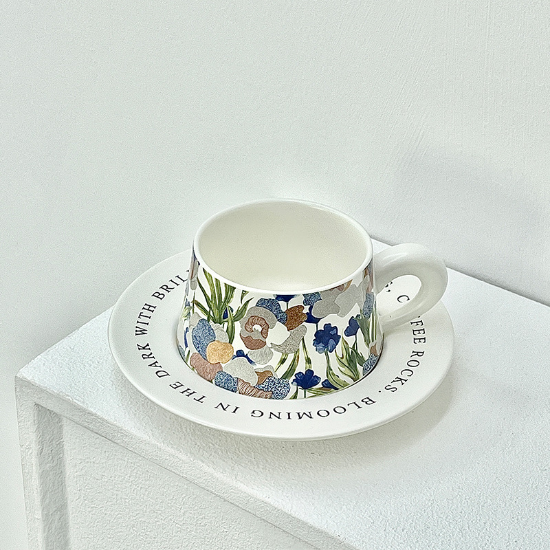 Set cești de cafea cu farfurioară Iris, ceramică retro, senzație premium pentru ceaiul de după-amiază, design elegant și creativ