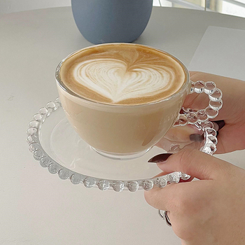 Set din sticlă transparent: ceaștă de cafea cu farfurie și mâner din mărgele rotunde, ceașcă de lapte și farfurie; ideal pentru ceaiul franțuzesc de după-amiază și ceai de flori