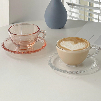 Set din sticlă transparent: ceaștă de cafea cu farfurie și mâner din mărgele rotunde, ceașcă de lapte și farfurie; ideal pentru ceaiul franțuzesc de după-amiază și ceai de flori