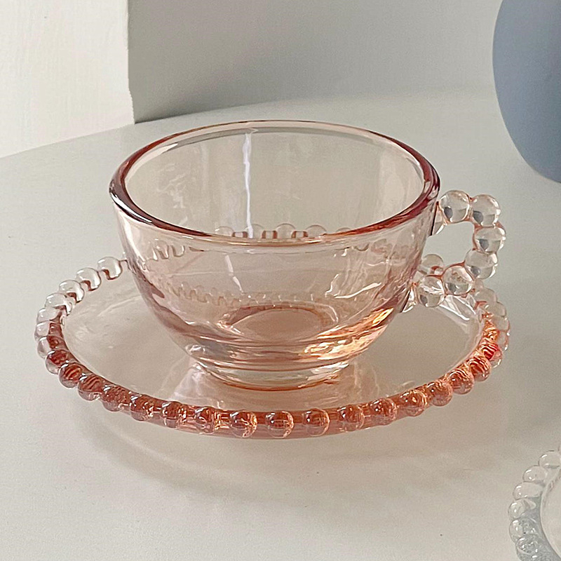 Set din sticlă transparent: ceaștă de cafea cu farfurie și mâner din mărgele rotunde, ceașcă de lapte și farfurie; ideal pentru ceaiul franțuzesc de după-amiază și ceai de flori
