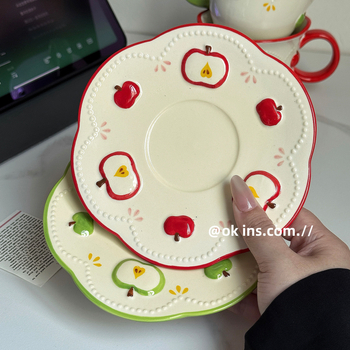 Set ceramic de cești de cafea cu farfurioară pentru uz casnic, model nou 2025, aspect modern pentru ceaiul de după-amiază, ceașcă cu latte art în formă de măr