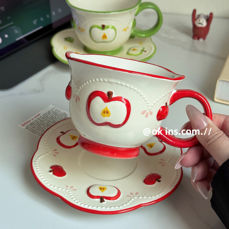 Set ceramic de cești de cafea cu farfurioară pentru uz casnic, model nou 2025, aspect modern pentru ceaiul de după-amiază, ceașcă cu latte art în formă de măr