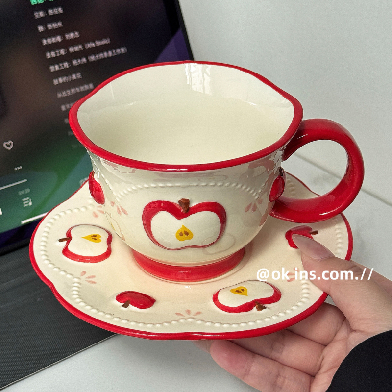 Set ceramic de cești de cafea cu farfurioară pentru uz casnic, model nou 2025, aspect modern pentru ceaiul de după-amiază, ceașcă cu latte art în formă de măr