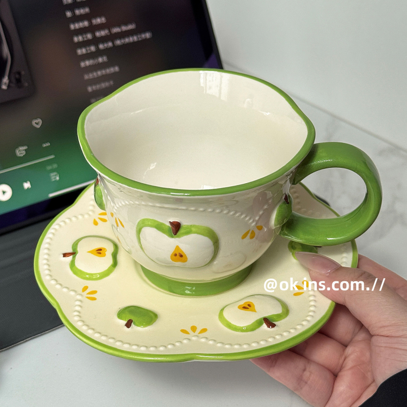 Set ceramic de cești de cafea cu farfurioară pentru uz casnic, model nou 2025, aspect modern pentru ceaiul de după-amiază, ceașcă cu latte art în formă de măr