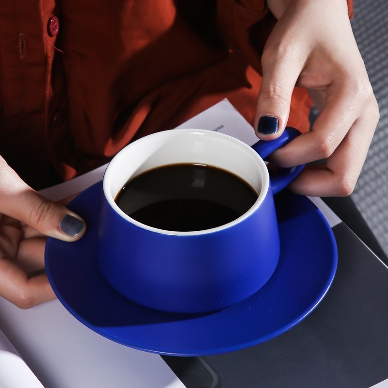 Set de cești de cafea cu farfurioare Klein blue, ceramică de înaltă calitate, stil lejer lux pentru birou și ceai de după-amiază