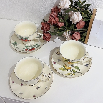Set ceramic cu ceașcă de cafea, farfurie și ceainic, stil retro, lux discret, model floral