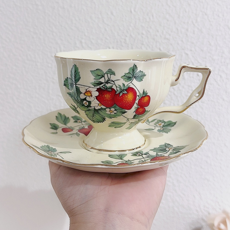 Set ceramic cu ceașcă de cafea, farfurie și ceainic, stil retro, lux discret, model floral