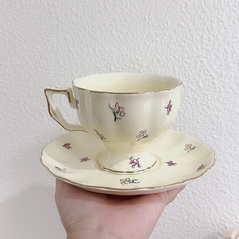 Set ceramic cu ceașcă de cafea, farfurie și ceainic, stil retro, lux discret, model floral