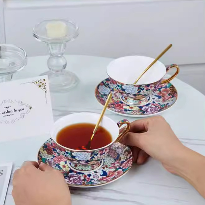 Set de cești pentru latte cu farfurioare, în stil european, cu motive florale reliefate, design retro