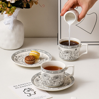 Ceasca de cafea si farfurioara franțuzești vintage cu Gradina de Trandafiri – set cadou cana de lapte