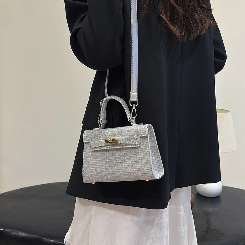 Kelly torba u Instagram stilu – mala crossbody torba za posao i svakodnevnu uporabu