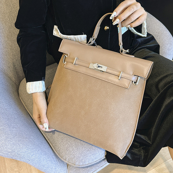 Ženska retro kožna crossbody torba srednje veličine, velikog kapaciteta, model 2025