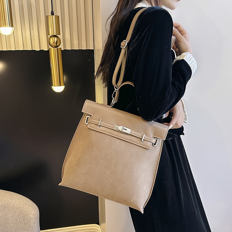 Ženska retro kožna crossbody torba srednje veličine, velikog kapaciteta, model 2025
