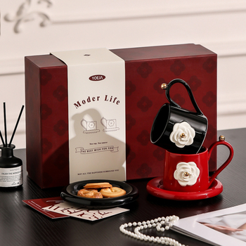 Excellent Family Set de cești ceramice pentru cafea cu farfurioare, într-o cutie cadou – Cești elegante pentru femei, stil ușor luxos