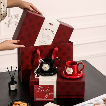 Excellent Family Set de cești ceramice pentru cafea cu farfurioare, într-o cutie cadou – Cești elegante pentru femei, stil ușor luxos