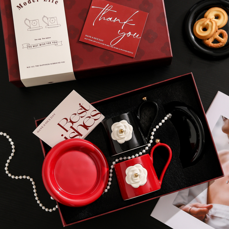 Excellent Family Set de cești ceramice pentru cafea cu farfurioare, într-o cutie cadou – Cești elegante pentru femei, stil ușor luxos
