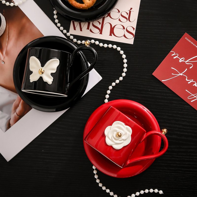 Excellent Family Set de cești ceramice pentru cafea cu farfurioare, într-o cutie cadou – Cești elegante pentru femei, stil ușor luxos