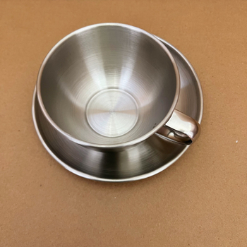 Set de cești de cafea și farfuriu din oțel inoxidabil, în stil industrial european, retro, potrivit pentru ceaiul de după-amiază, latte și cold brew.