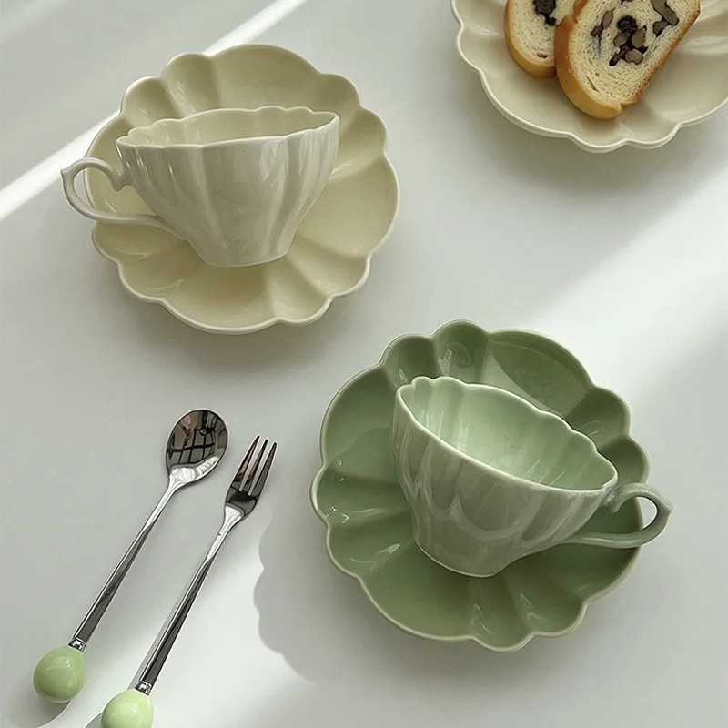 Set cești și farfurioare cu lotus, în stil franțuzesc, din ceramică, pentru cafea și lapte, model floral neregulat, decor sub glazură