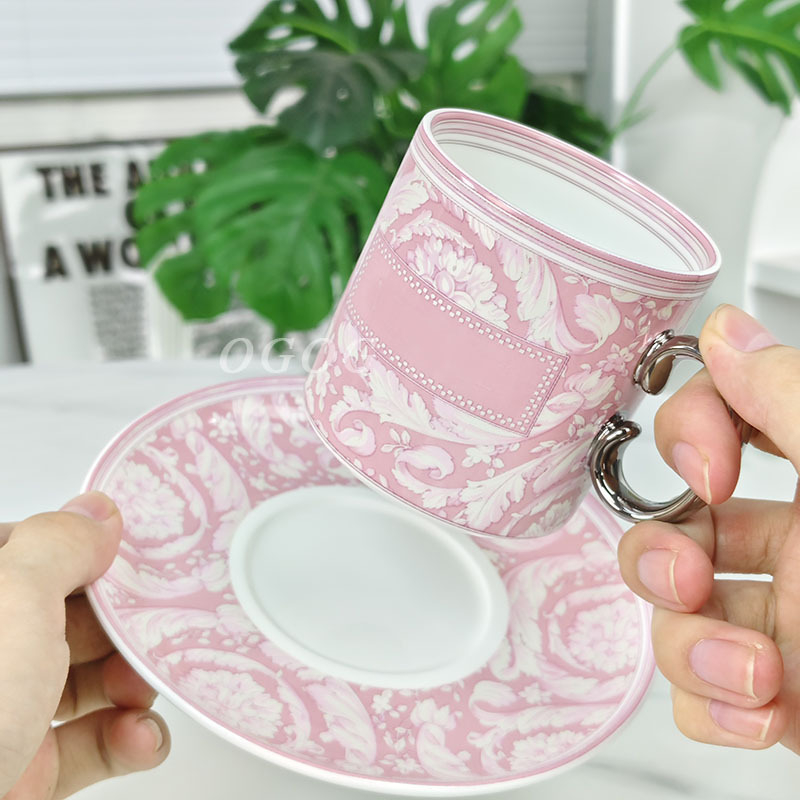 Oge Baroc Roz – Set cești de cafea și farfurioare, porțelan osos