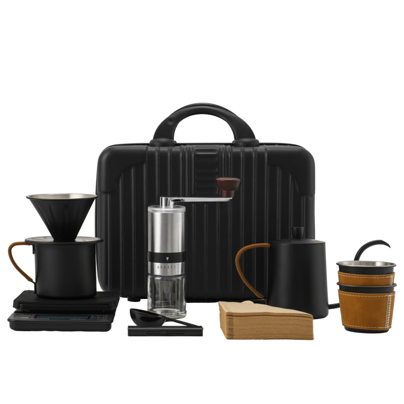 Set de cafea pentru călătorii din oțel inox cu râșniță manuală, ceainic pour-over, vas de filtrare, două cești, filtre de hârtie, lingură de măsurare, perie de curățare și cronometru