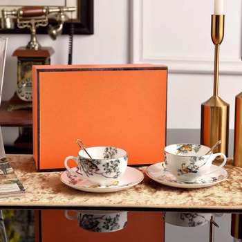 Set cafea stil european, seria Forest, cu două căni și farfurioare, cutie cadou, porțelan de os, lux ușor