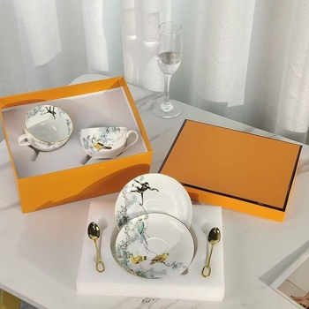Set cafea stil european, seria Forest, cu două căni și farfurioare, cutie cadou, porțelan de os, lux ușor
