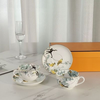 Set cafea stil european, seria Forest, cu două căni și farfurioare, cutie cadou, porțelan de os, lux ușor