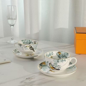 Set cafea stil european, seria Forest, cu două căni și farfurioare, cutie cadou, porțelan de os, lux ușor