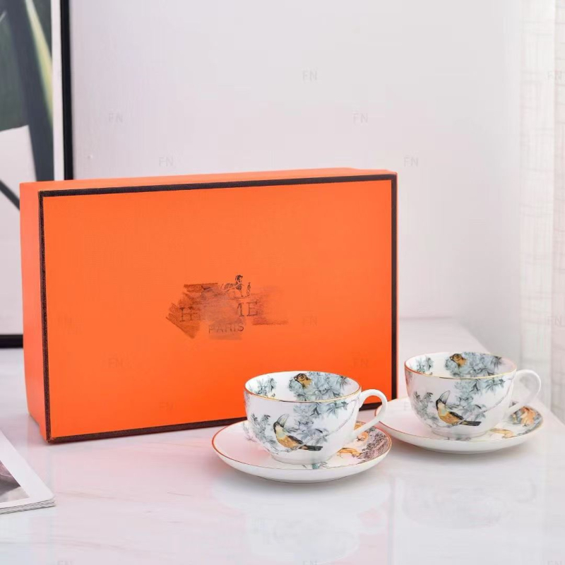 Set cafea stil european, seria Forest, cu două căni și farfurioare, cutie cadou, porțelan de os, lux ușor