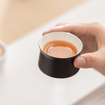 Set ceramic de ceai portabil pentru camping în aer liber – 1 ceainic, 4 cești și tavă de ceai