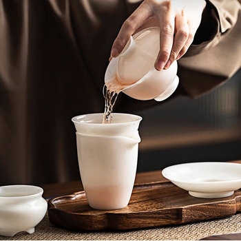 Fehér porcelán Kung Fu teáskészlet ultra vékony gaiwan és teáscsészékkel díszdobozban