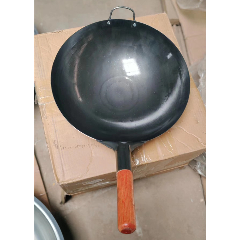 Wok din fier forjat, netencuit, cu mâner din lemn și lingură din lemn