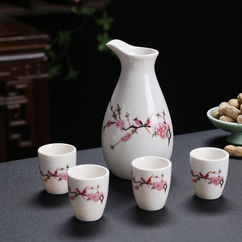 Set ceramic de vin în stil antic, cu un pahar mic și un distribuitor, finisaj alb, design de inspirație chineză pentru uz casnic, cadou pentru inaugurarea afacerii