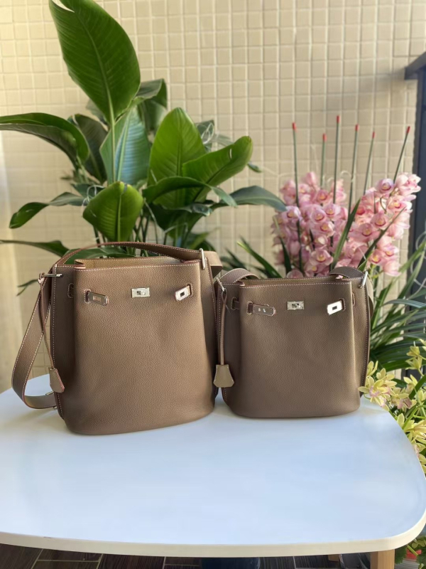 Kelly bucket torba od prvog sloja teleće kože sa širokom naramenicom, crossbody torba s kopčom, tote veličine, retro stil Zapada i Amerike