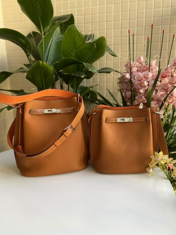 Kelly bucket torba od prvog sloja teleće kože sa širokom naramenicom, crossbody torba s kopčom, tote veličine, retro stil Zapada i Amerike
