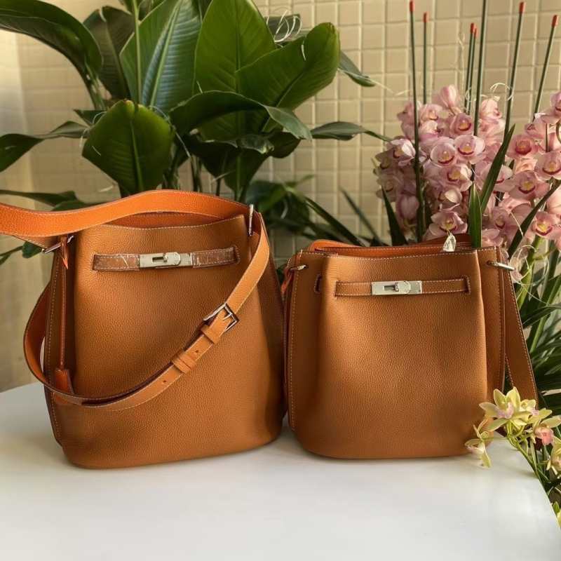 Kelly bucket torba od prvog sloja teleće kože sa širokom naramenicom, crossbody torba s kopčom, tote veličine, retro stil Zapada i Amerike