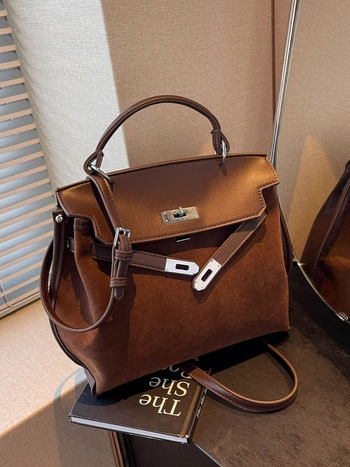 Premium matirana Kelly torba za žene, model 2025 jesen-zima, retro i svestrana za svakodnevnu upotrebu, crossbody torba