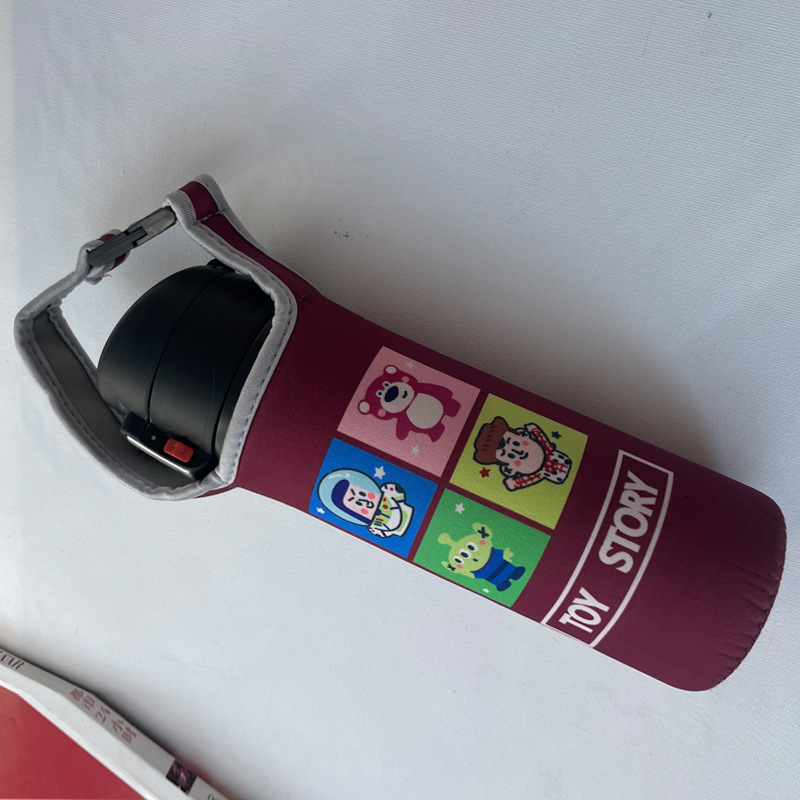 Husă izolantă din neopren pentru ceașcă de copii, cu model desen animat și curea crossbody – husă de protecție pentru pahar
