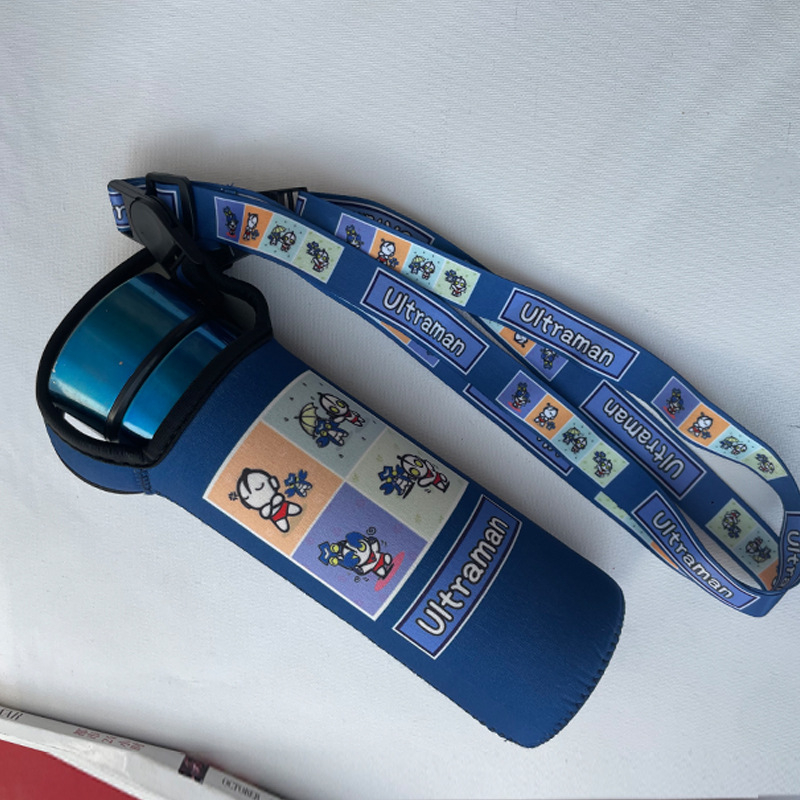 Husă izolantă din neopren pentru ceașcă de copii, cu model desen animat și curea crossbody – husă de protecție pentru pahar